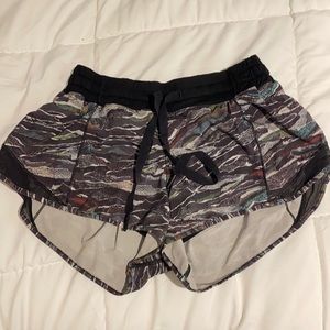 Lululemon Hotty Hot Short Discontinued Pattern sz4